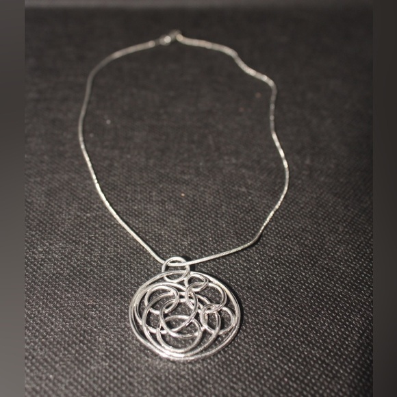 Elegant Silver Swirl Pendant Necklace - Picture 4 of 5